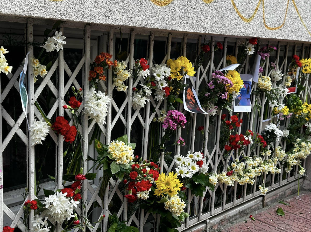 Boğaç için yapılan anma sonrasında evine çiçekler bırakıldı