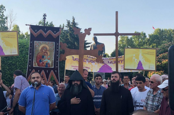 Կաթողիկոսի դժուար օրերը