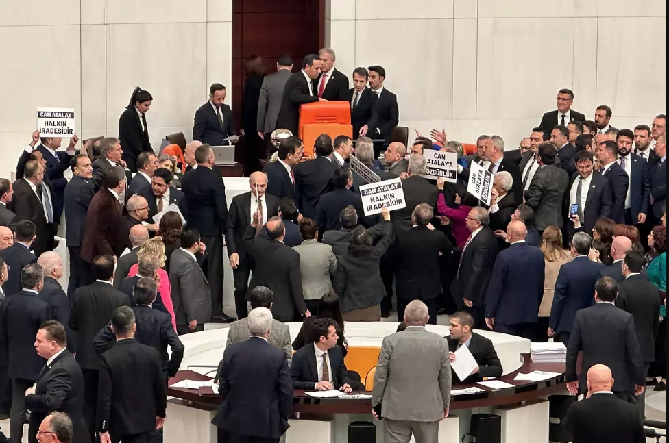 Խորհրդարանը անձնասպան