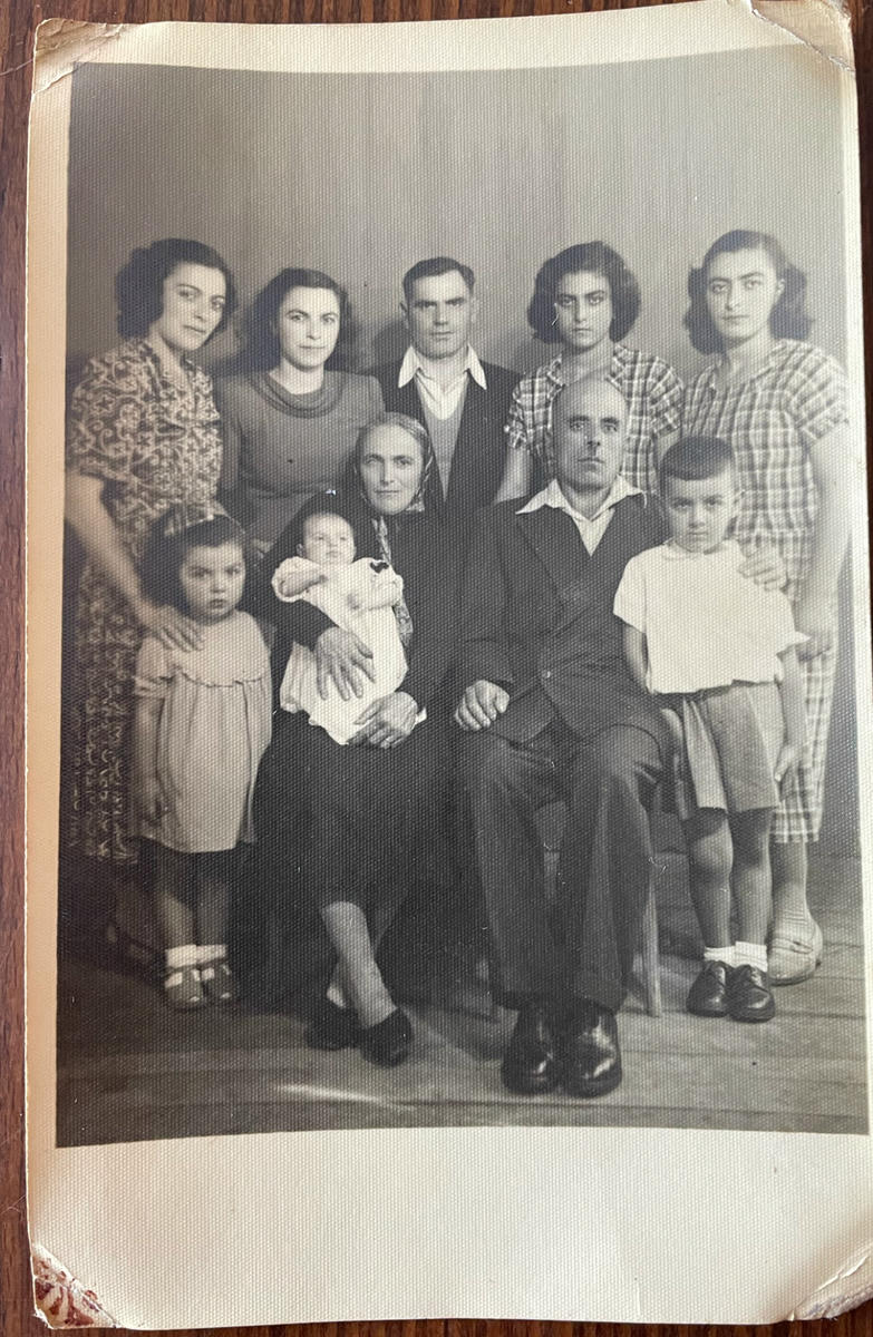 Leylekyan ve Çitçiyan aileleri. Araksi Çitçiyan sol başta