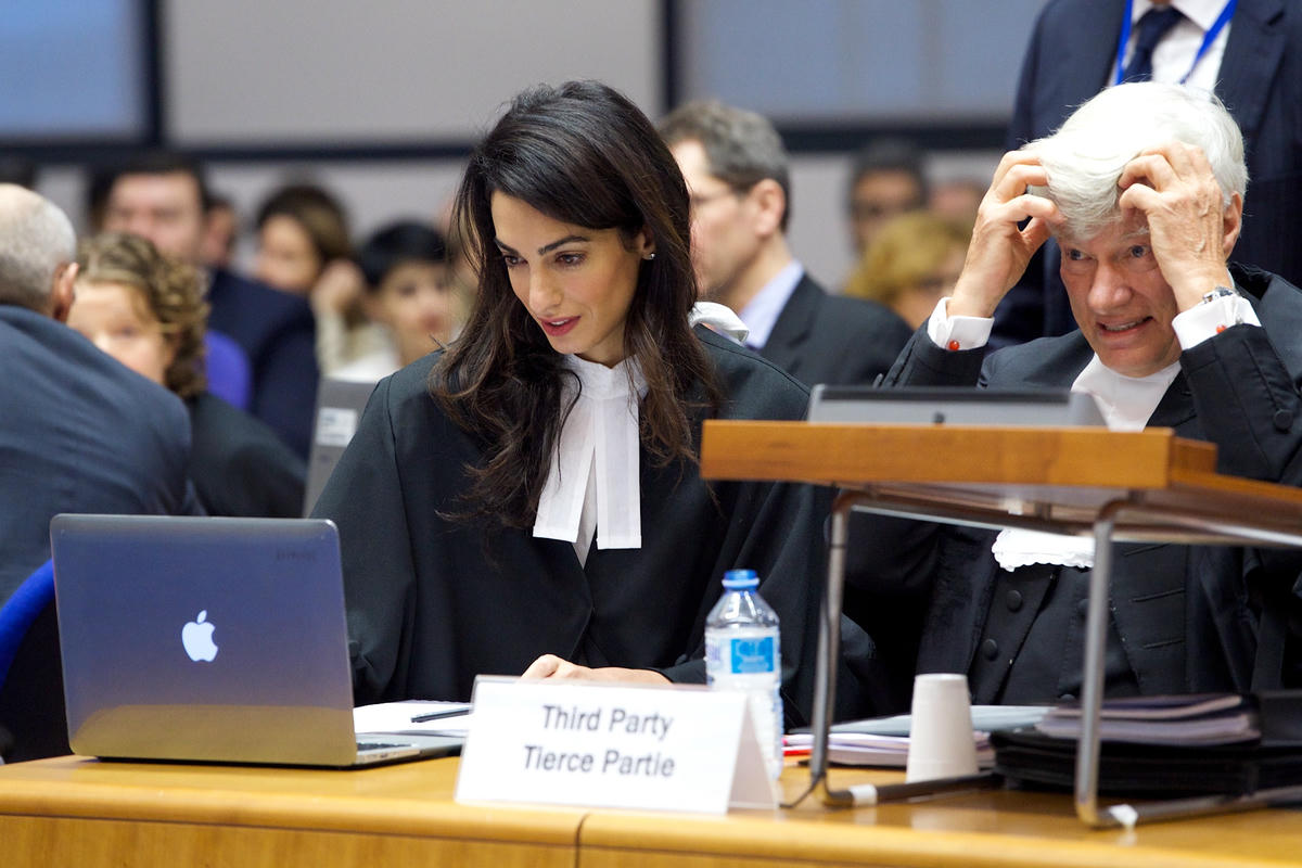 Amal Clooney ve Geoffrey Robertson QC davada Ermenistan'ı temsil etti