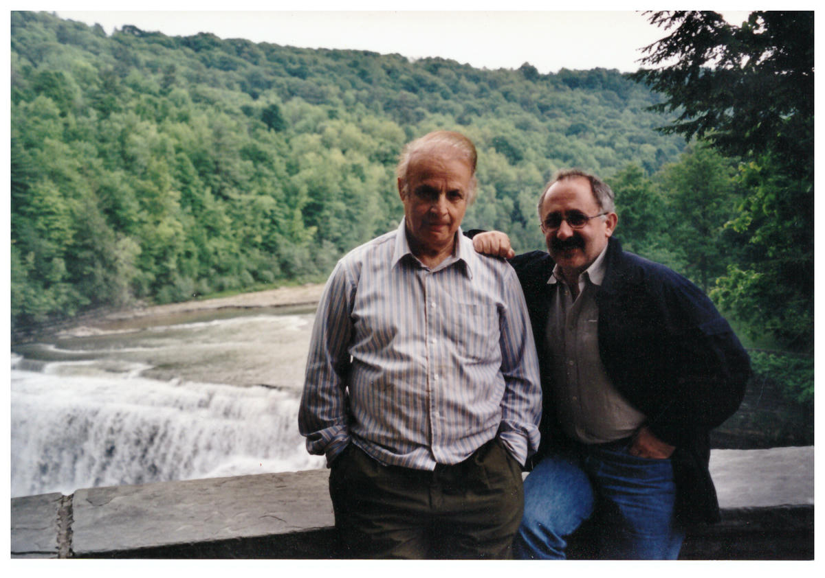 Anısı önünde saygıyla eğiliyorum