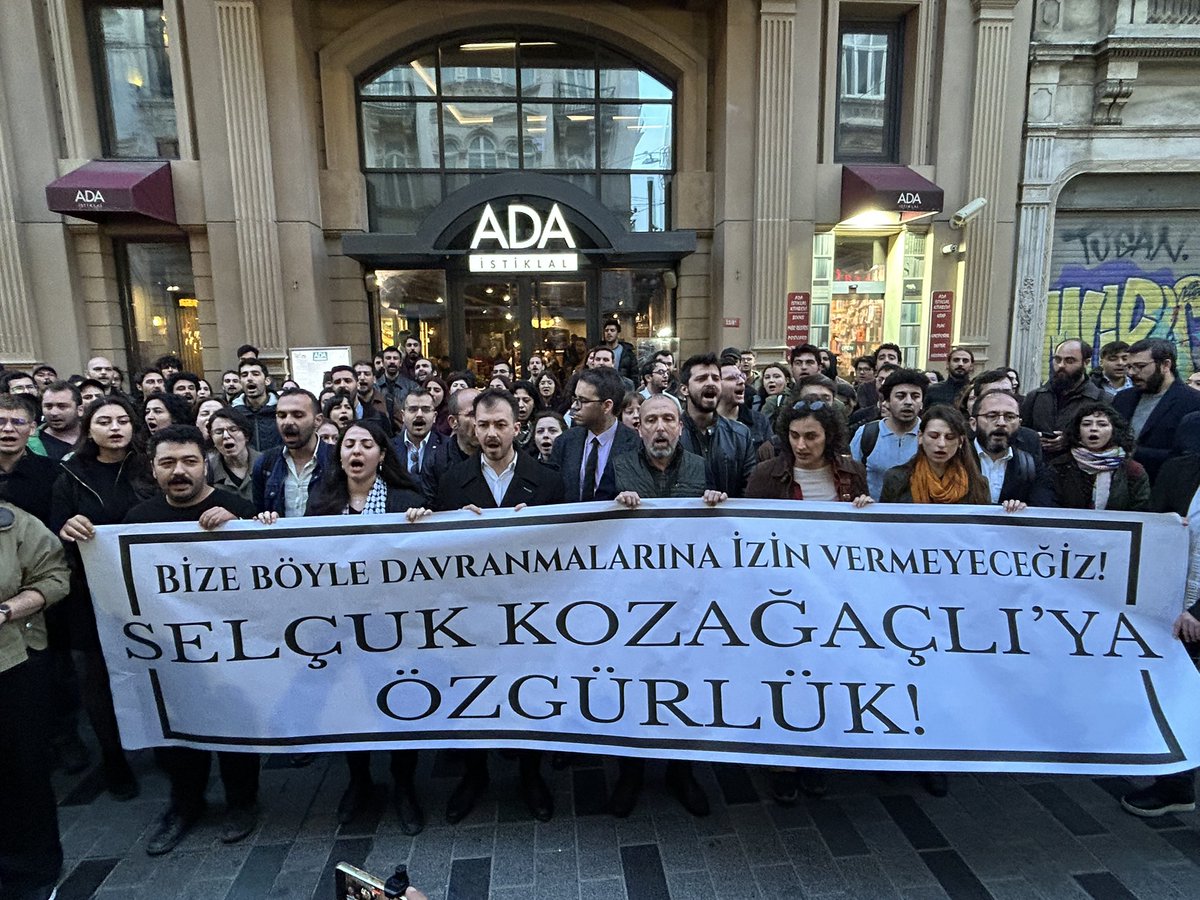 Selçuk Kozağaçlı'nın tekrar tutuklanması İstanbul Barosu önünde protesto edildi