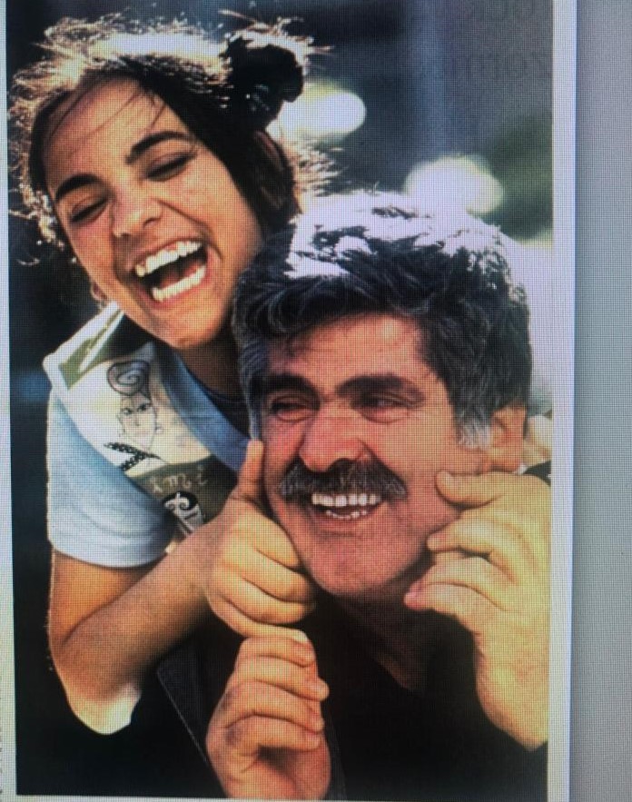 Muzaffer Erdoğdu tek başına büyüttüğü, akademisyen olmasını sağladığı  kızıyla