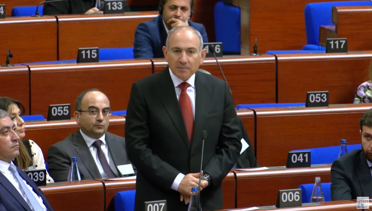 Paşinyan: Barış anlaşmasını imzalamak için anayasa değişikliğine gerek yok