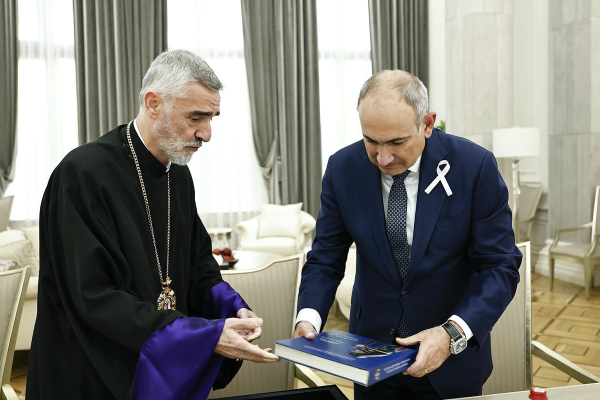 Kilise-hükümet çatışması devam ederken, Kilikya Katolikosluğu'ndan Paşinyan'a ziyaret