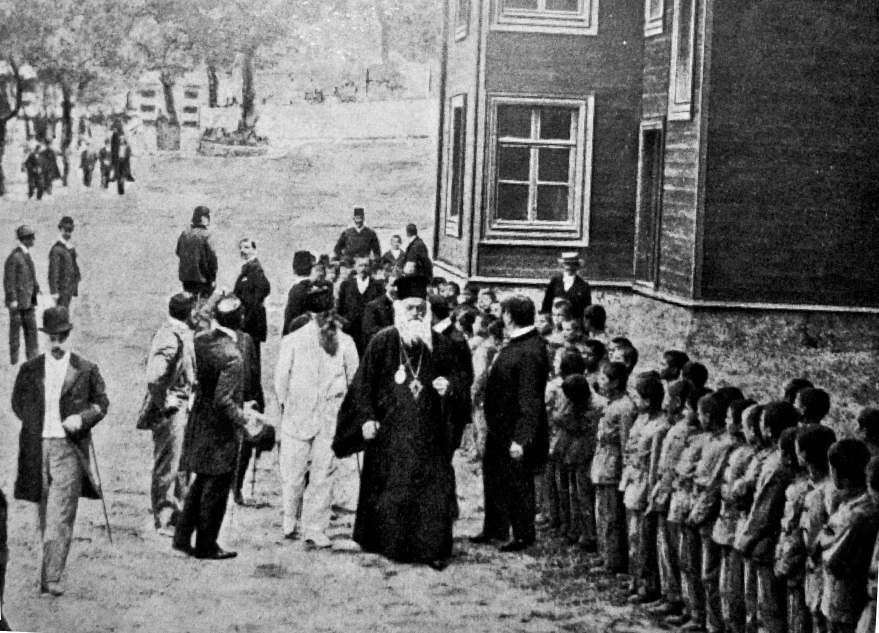 Patrik Yovakim'in yetimhane ziyareti