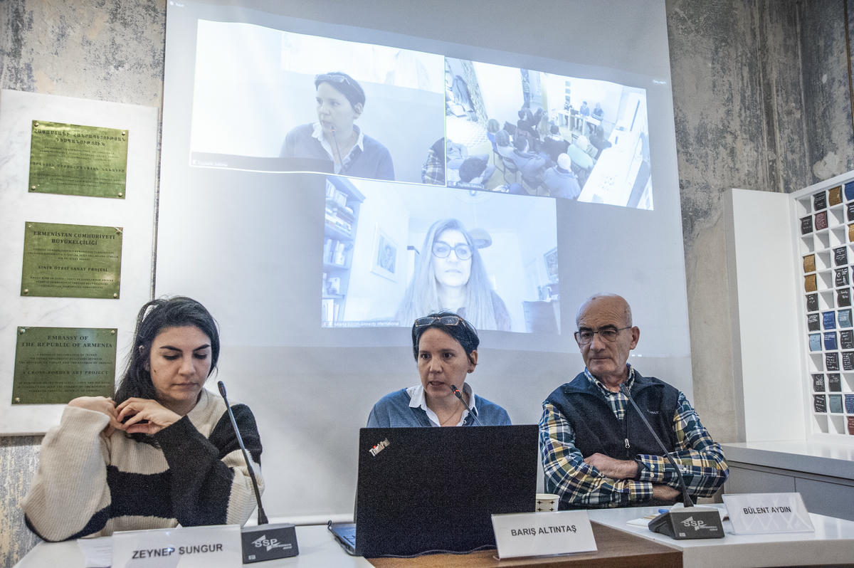 Zeynep Sungur, Barış Altıntaş, Bülent Aydın, görüntüde Milena Büyüm (FOTO: Berge Arabian)
