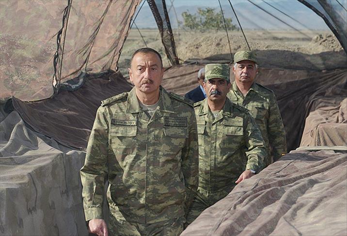 Azerbaycan askeri bütçesini artırıyor, Ermenistan düşürüyor