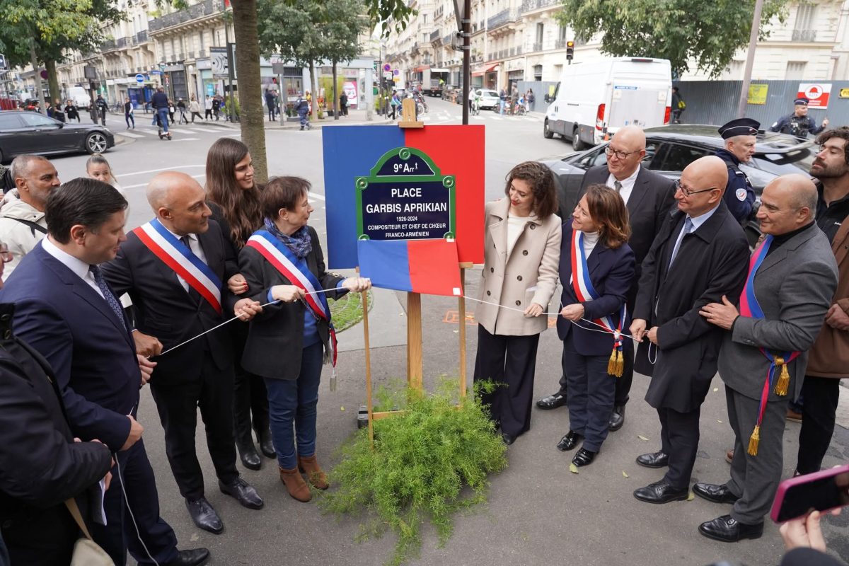 Besteci Garbis Aprikyan'ın adı  Paris'te bir meydana verildi