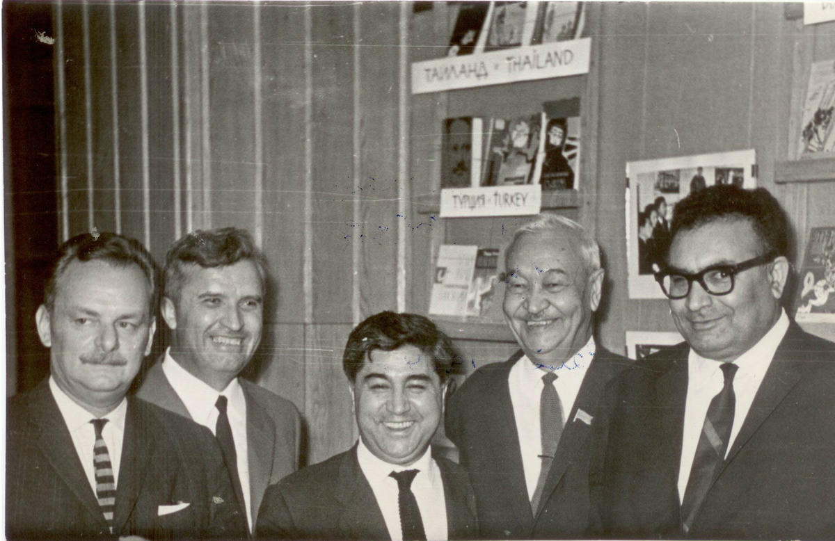 Anday, Kemal ve Nesin, Moskova’da Asyalı ve Afrikalı Yazarlar Birliği toplantısında (Kaynak: Yaşar Kemal Arşivi)