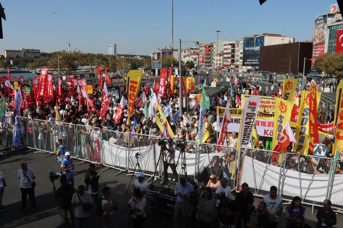 Kadıköy’de Dünya Barış Günü mitingi