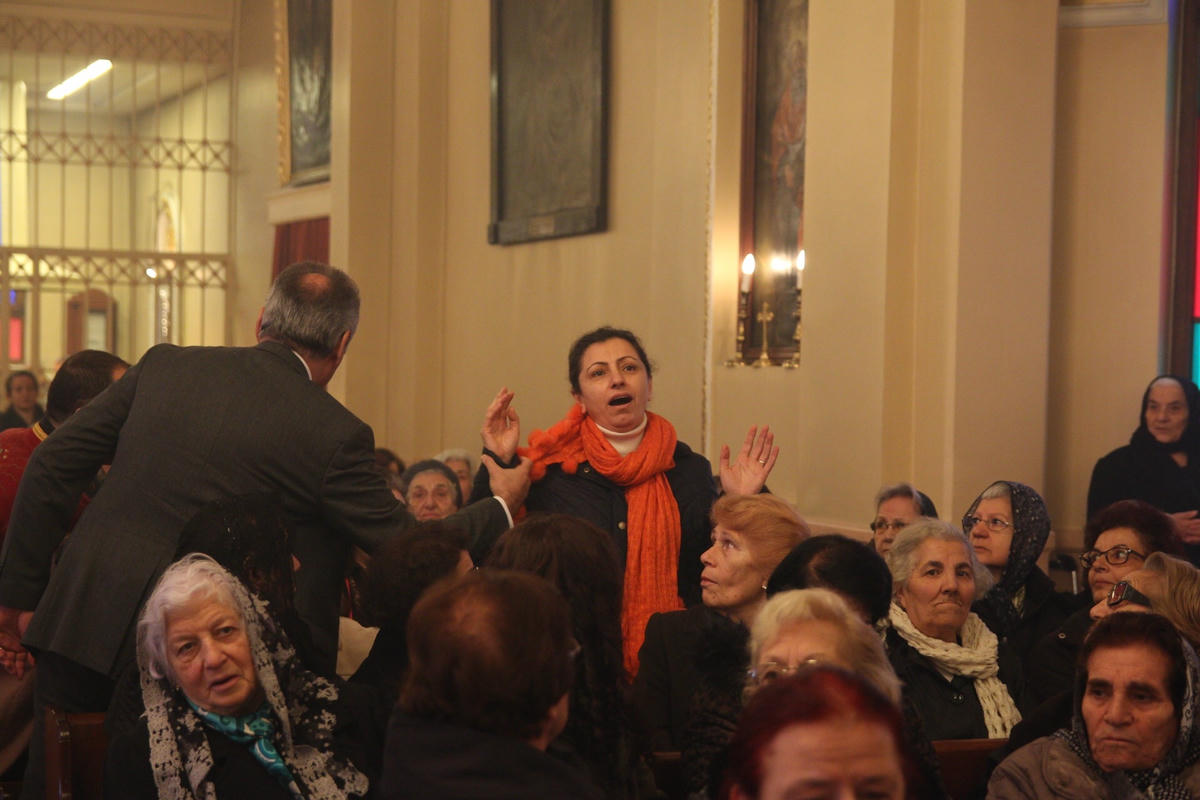 Աթեշյանի դեմ բողոքն արտահայտելու համար աղոթել է, որից հետո բերման ենթարկվել ոստիկանություն