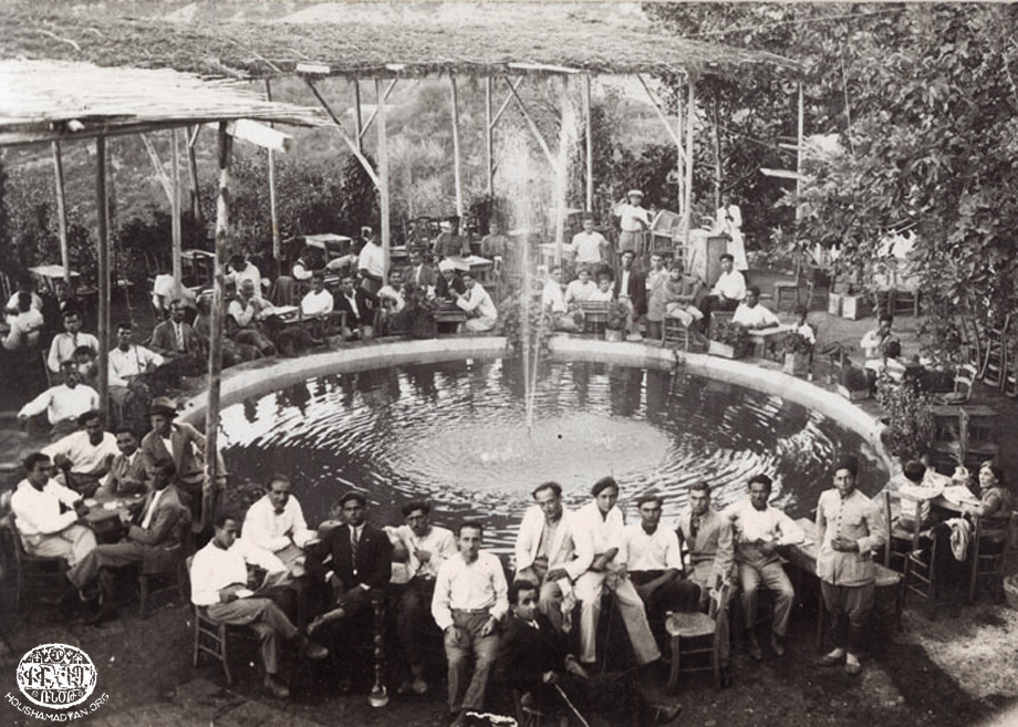 Hetum Filyan’ın Bityas köyündeki kahvesi (Musa Dağı), 1930’lar (Kaynak; Ermenistan Musa Dağlılar Derneği koleksiyonu, Houshamadyan).