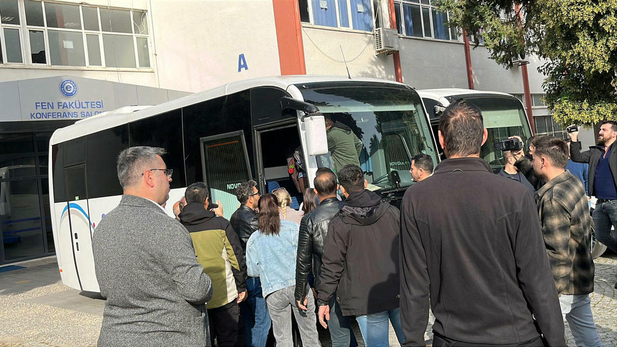 Ege Üniversitesi'nde Yılmaz Tunç protestosu: 5 öğrenci gözaltına alındı