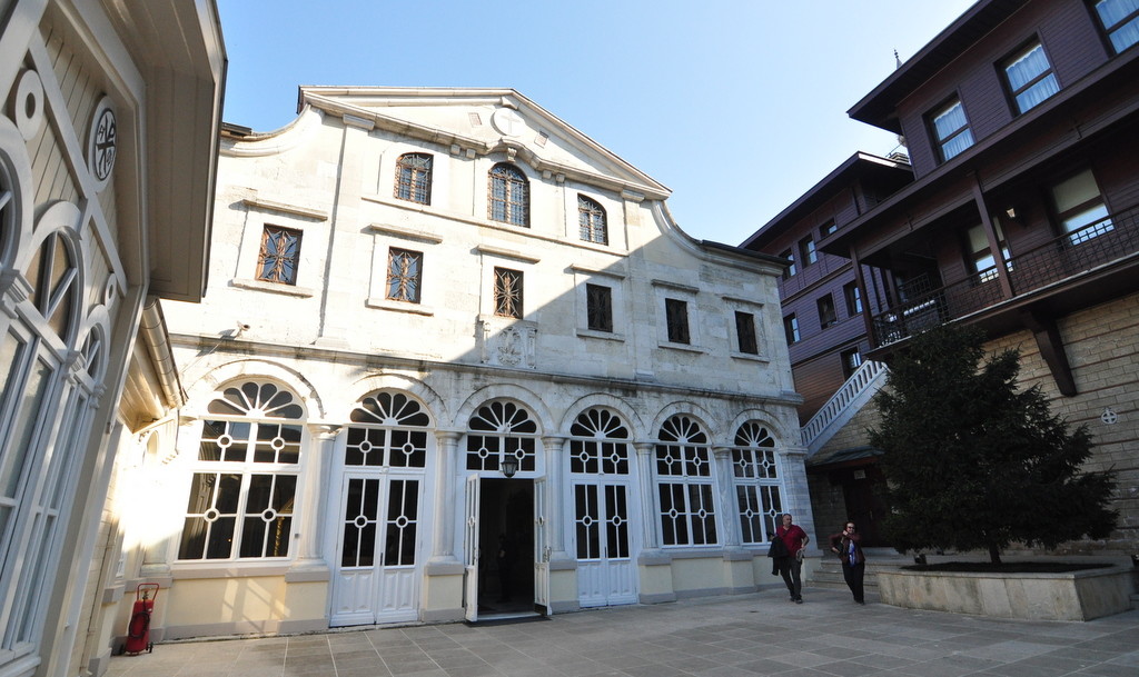 Çalkantılı dönemin en uzun süre  görev yapan Patriği:  III. Vasileios