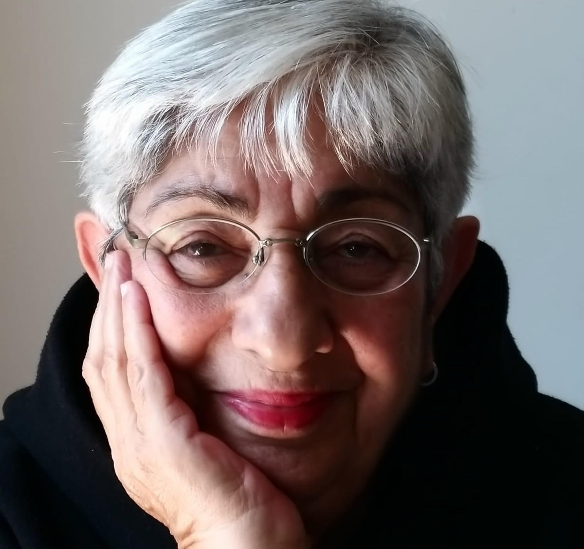 “Kafesim geniş ve ben de uysalca volta atıyorum içinde”