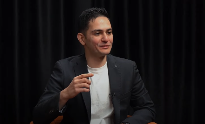 Bir masa, dalgalı bir deniz  ve adaletsiz 100 gün