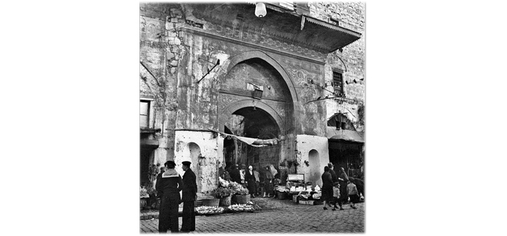 Պոլսոյ խաները հայ իրողութեան մէջ