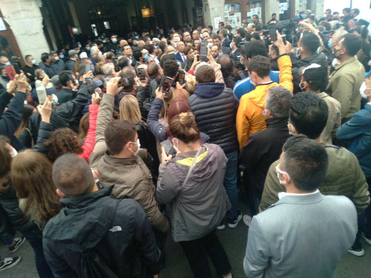 Ոստիկանական բռնութիւն Մեծ Կղզիի մէջ