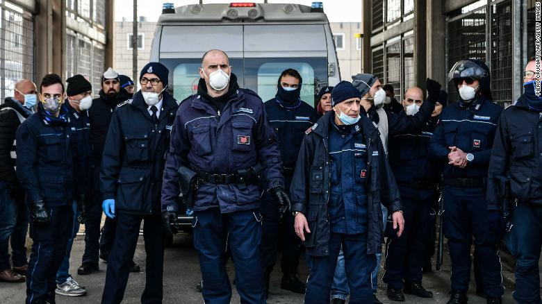 İtalya'da tüm ülke karantinaya alındı