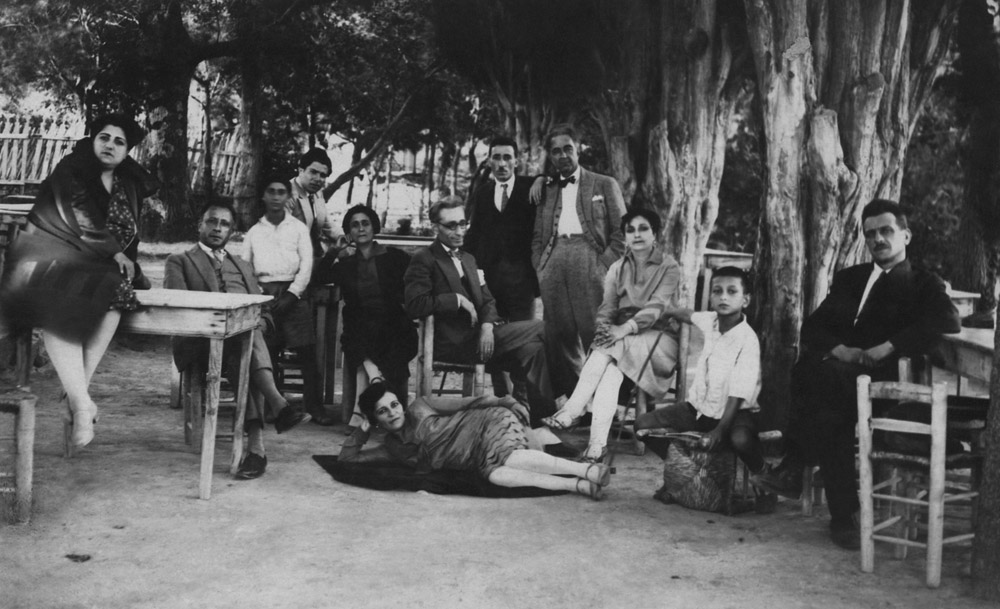 Boğos Savarş Karakaş, Jerfin ve Aram Elmas, Torkom [Çanan] ve Hosrof Emirhanyan (Üsküdar Beyleroğlu Bahçesi)