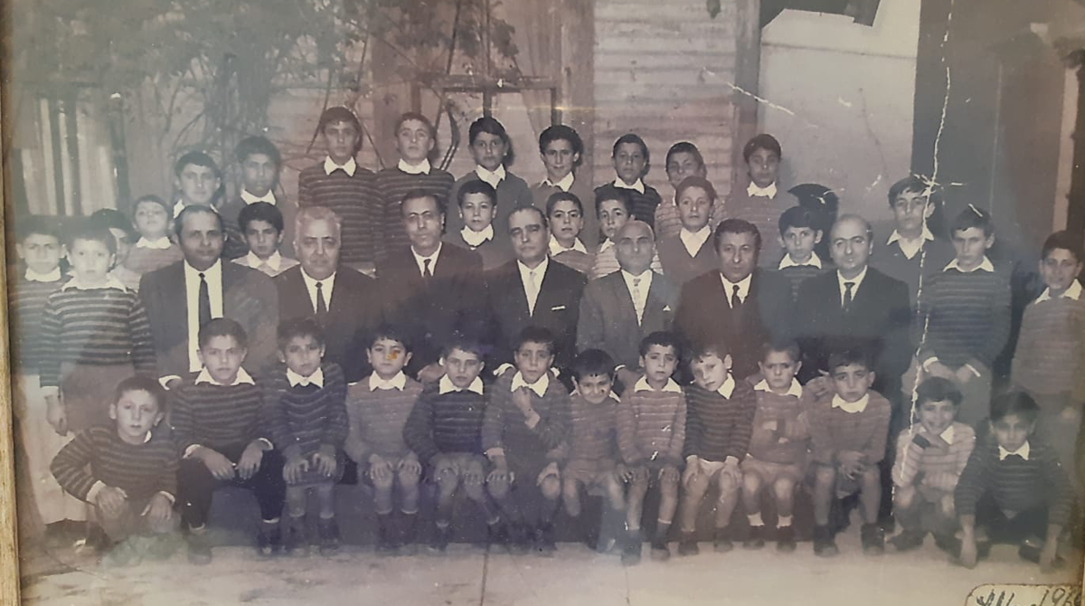 Mangants Puyn öğrencileri 1960'ların sonlarında toplu halde