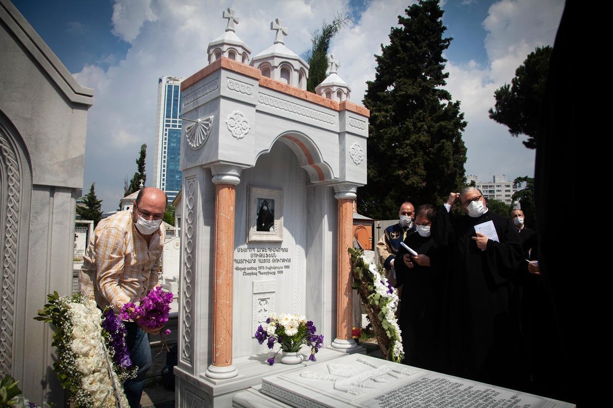 Հանգիստ իր հոգնատանջ ոսկորներուն