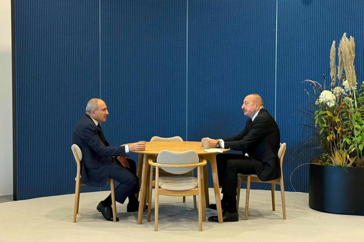 Paşinyan ve Aliyev, Kopenhag'ta baş başa görüştü
