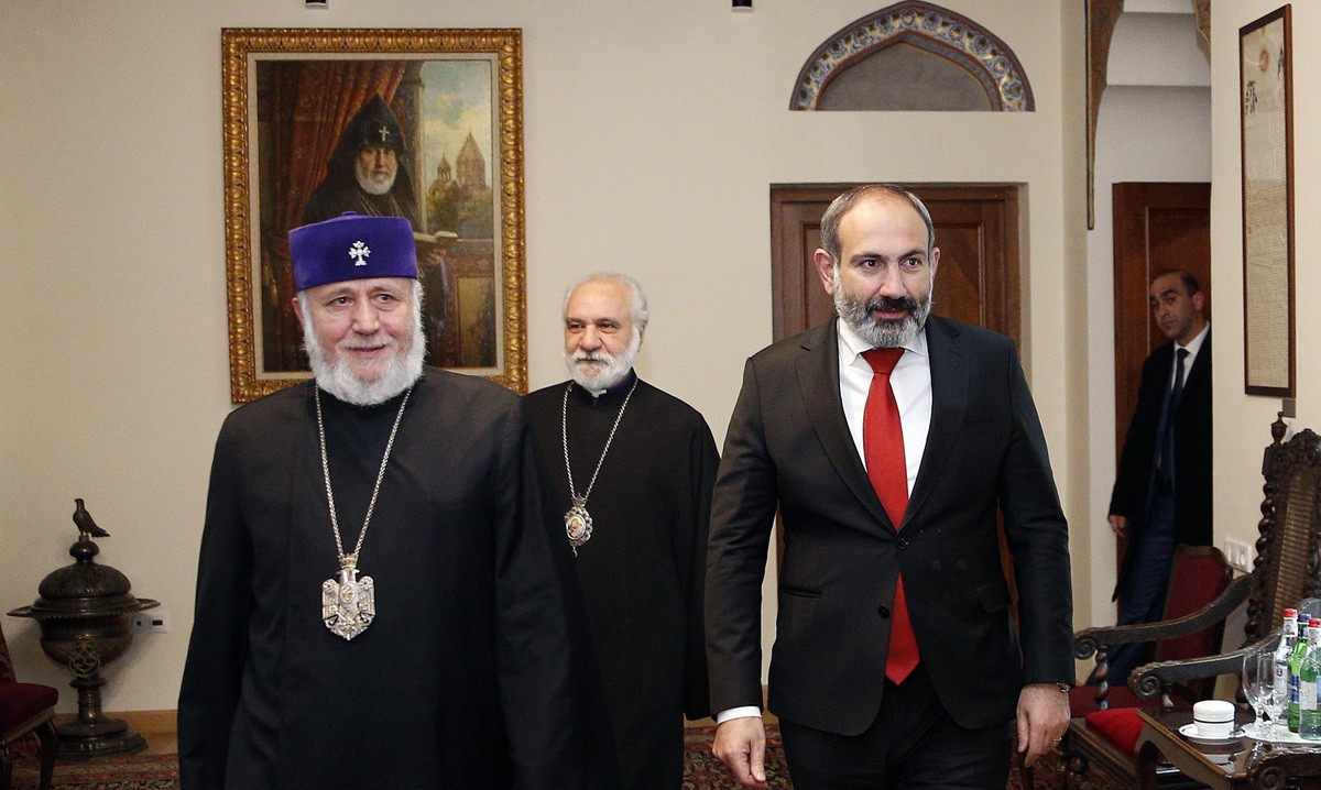 Eçmiadzin Ana Taht: Siyasi güç, kiliseyi yıkma yönündeki kötü niyetli planını sürdürüyor