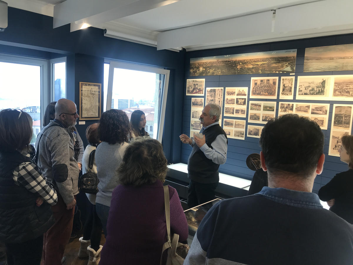 Rehberli sergi gezisi