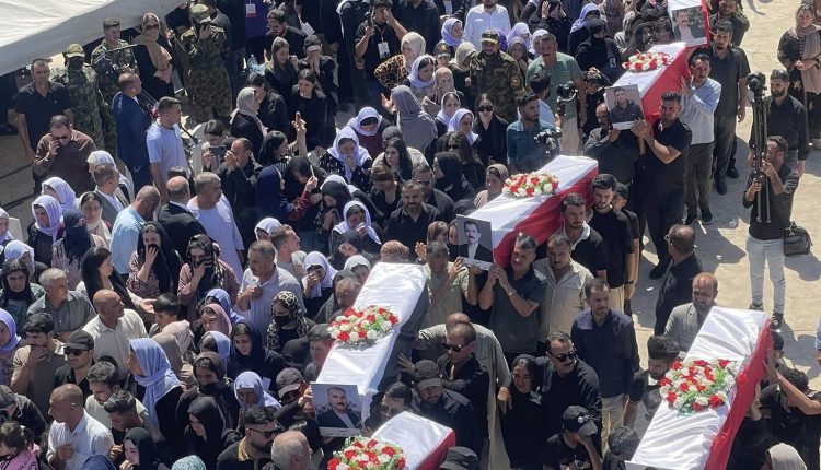 Ezidi Soykırımı’nda katledilen 22 kişi Şengal’de toprağa verildi