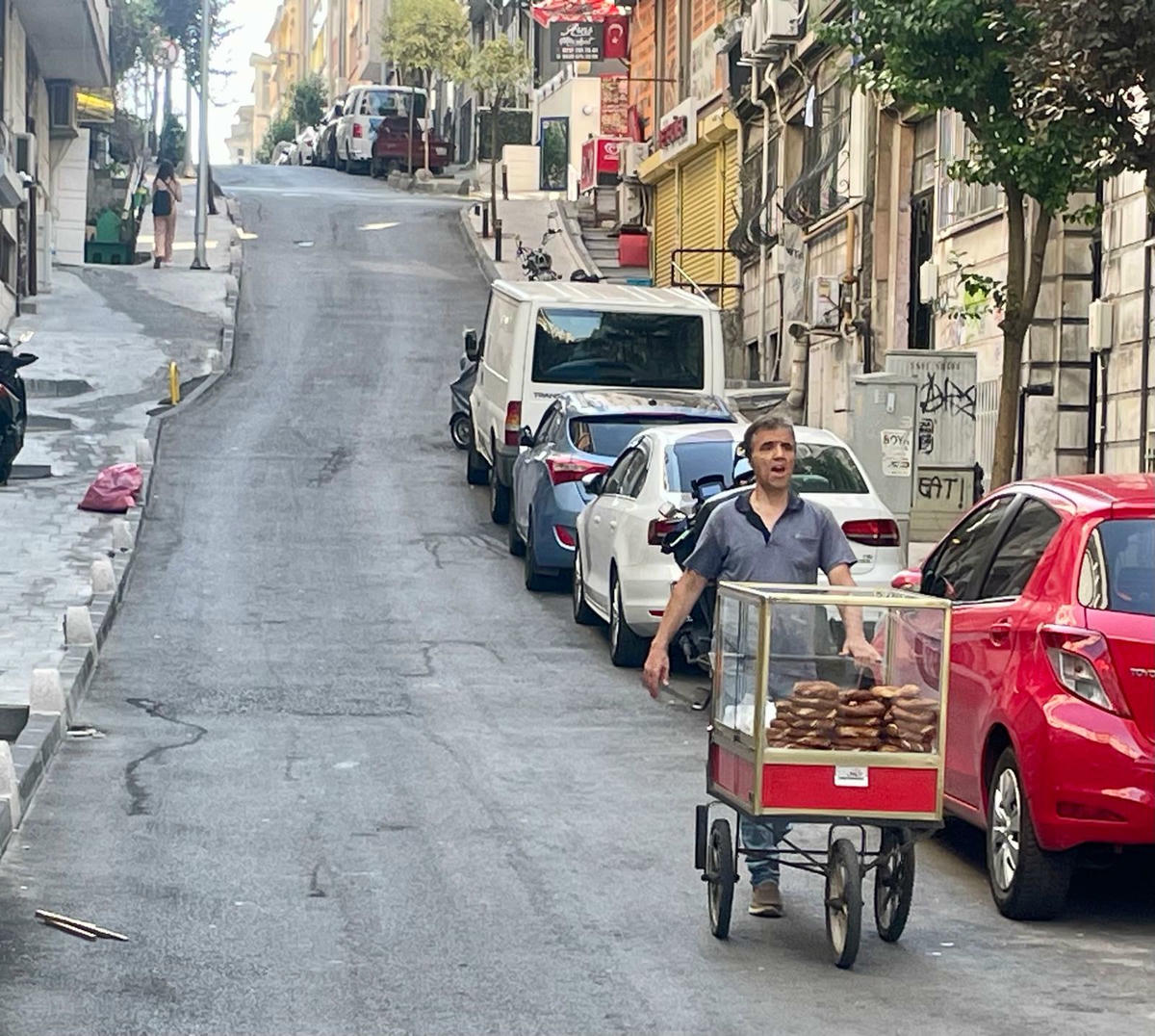 “Sıcak simitler yanıyoor!”