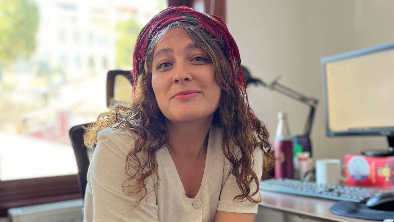 Tuğçe Yılmaz, Ermeni gençlere dair haberi nedeniyle TCK 301’den yargılanıyor: Dava ertelendi