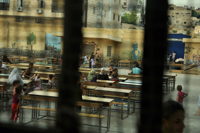 Bombalar altındaki Halep'ten insan manzaraları