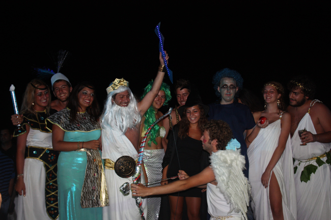 Kınalıada’da maskeli eğlence