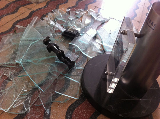 Her odaya bir heykel