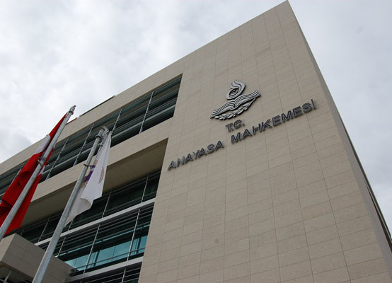 AYM kamu görevlilerini işaret etti