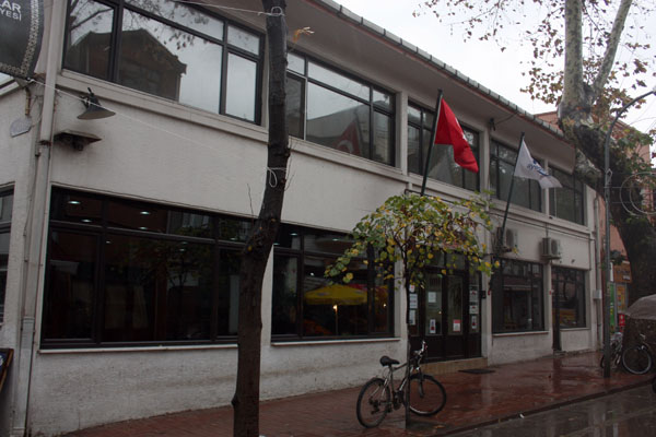 Adalı camiye karşı değil ama hastane istiyor 