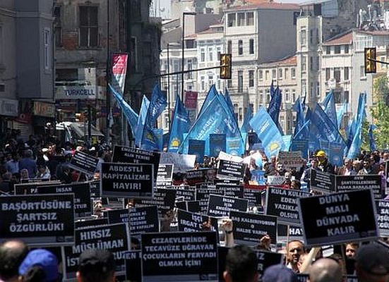 Antikapitalist Müslüman Gençler'den Zeynep Eliaçık da gözaltında