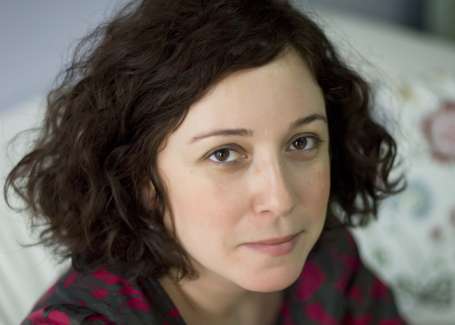 'Toplumdaki şiddete dikkat çekmek için edebiyat yapıyorum'