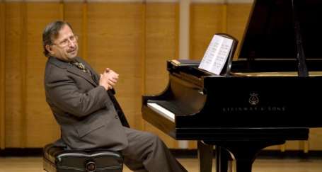 Şahan Arzruni’nin piyanosundan Komitas