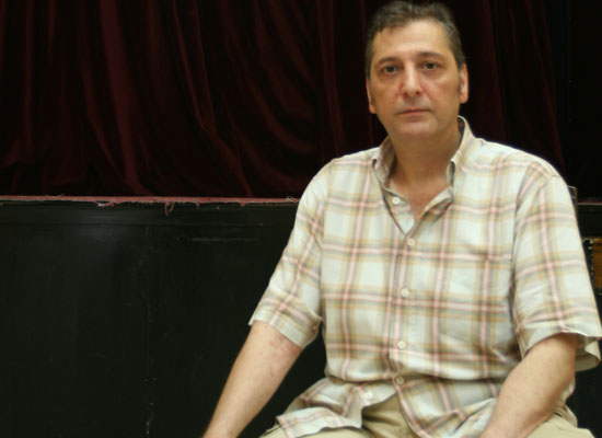 Tiyatronun tozunu yutmuş bir kere