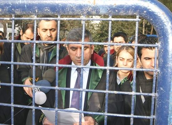 ÇHD’li dokuz avukat tutuklandı