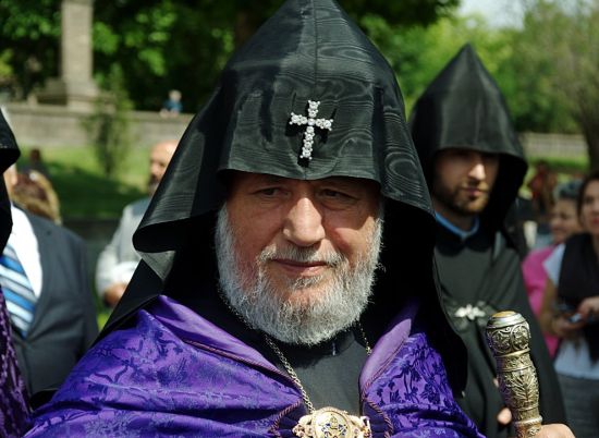 Diaspora’dan II. Karekin’e isyan dalga dalga yayılıyor