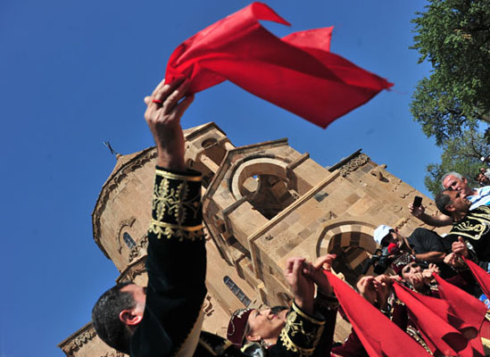 Ahtamar ayini üçüncü kez sınırları kaldırdı  