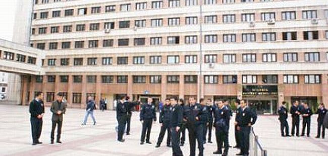 Emniyet'te 3. dalgada 700 polise tayin çıktı