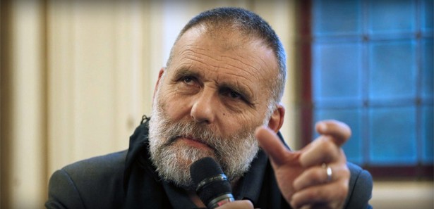 Muhalif Cizvit rahibi El Kaide kaçırdı