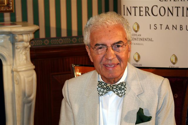 Şişlispor’un ‘Efsane Papyon’u 50 yıllık Şişlili Arman Manukyan