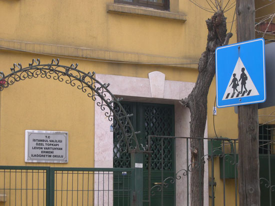 MEB’den azınlık okullarına destek